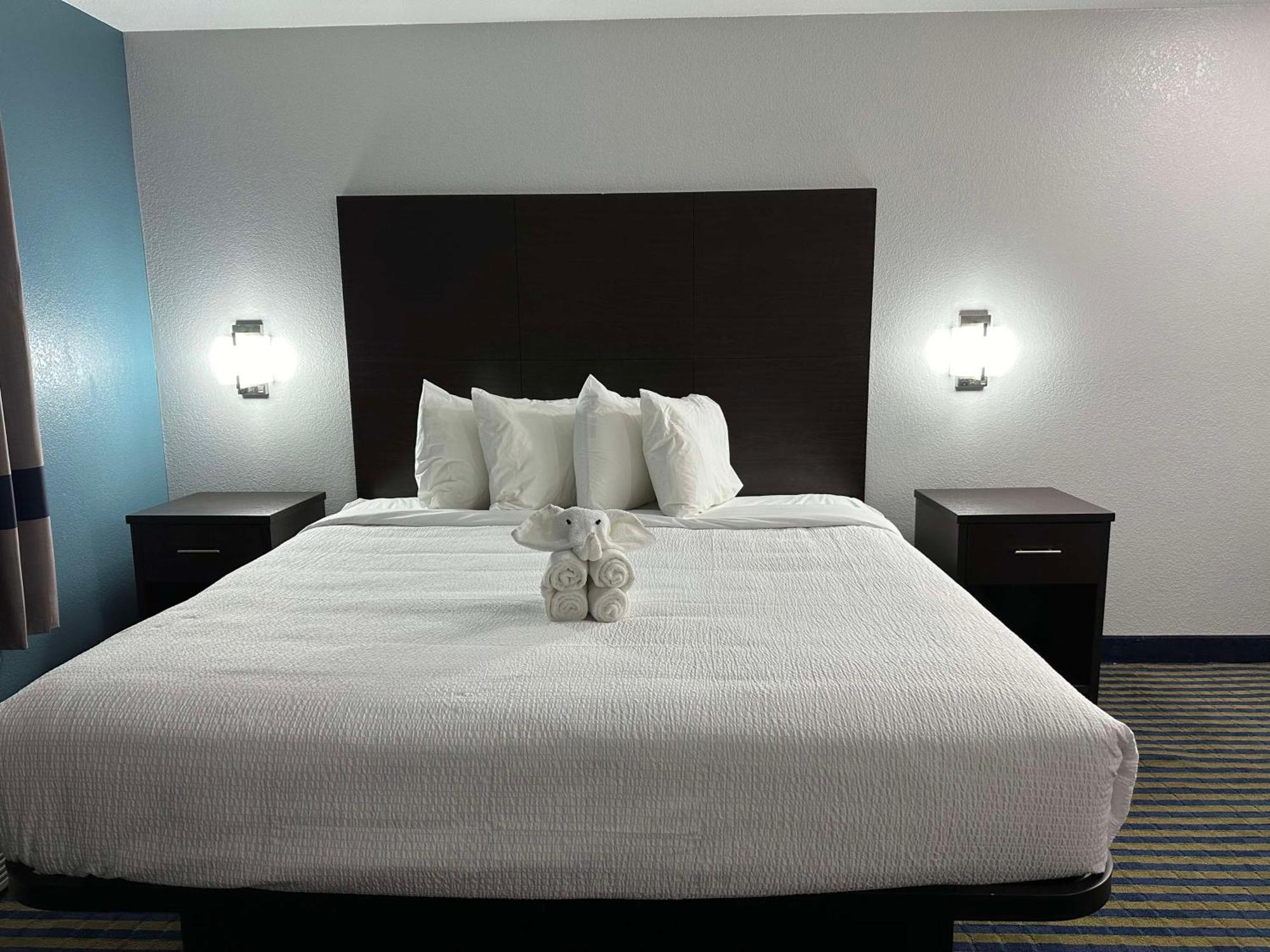 Surestay By Western Hotel Brooks