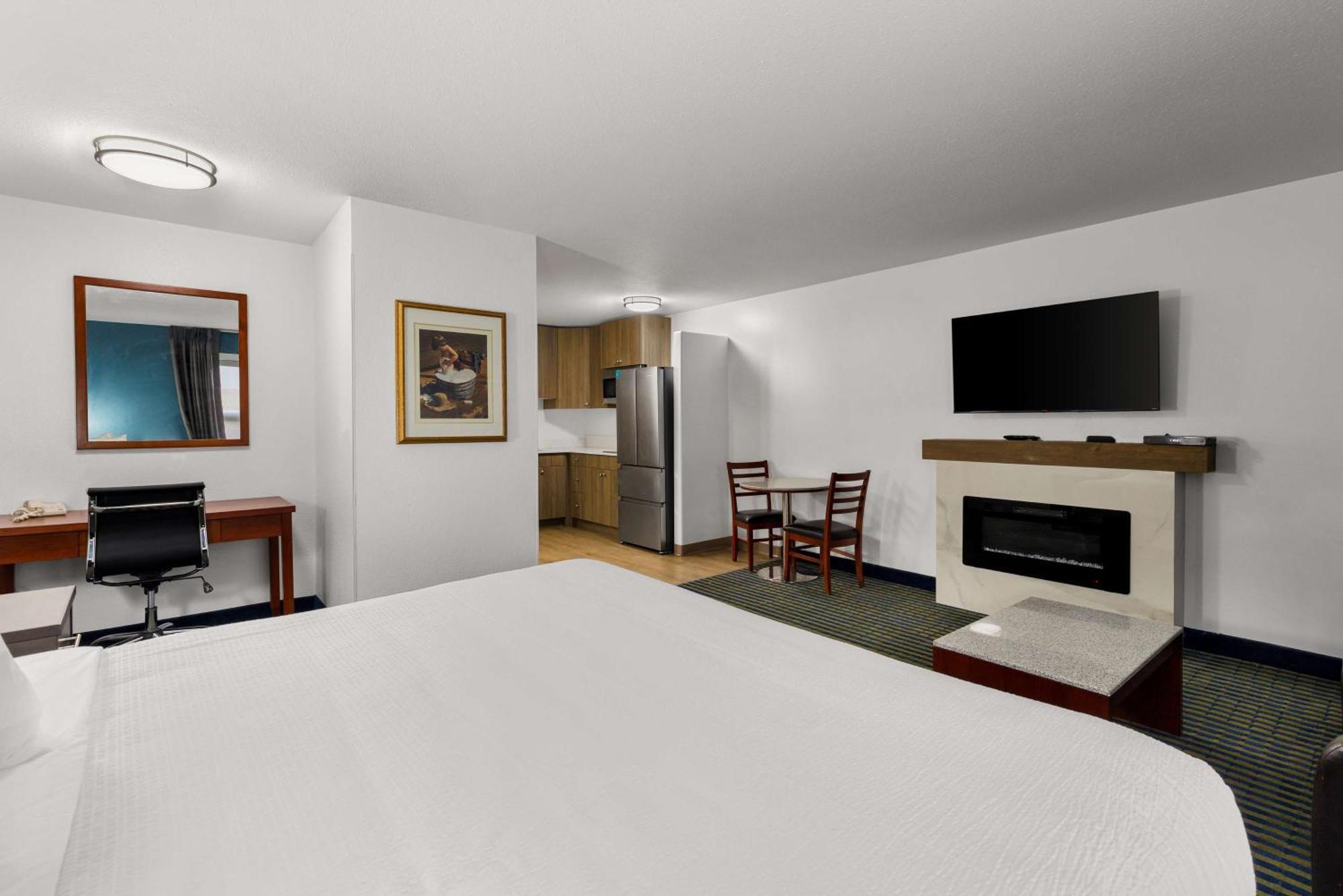 Surestay By Western Hotel Brooks