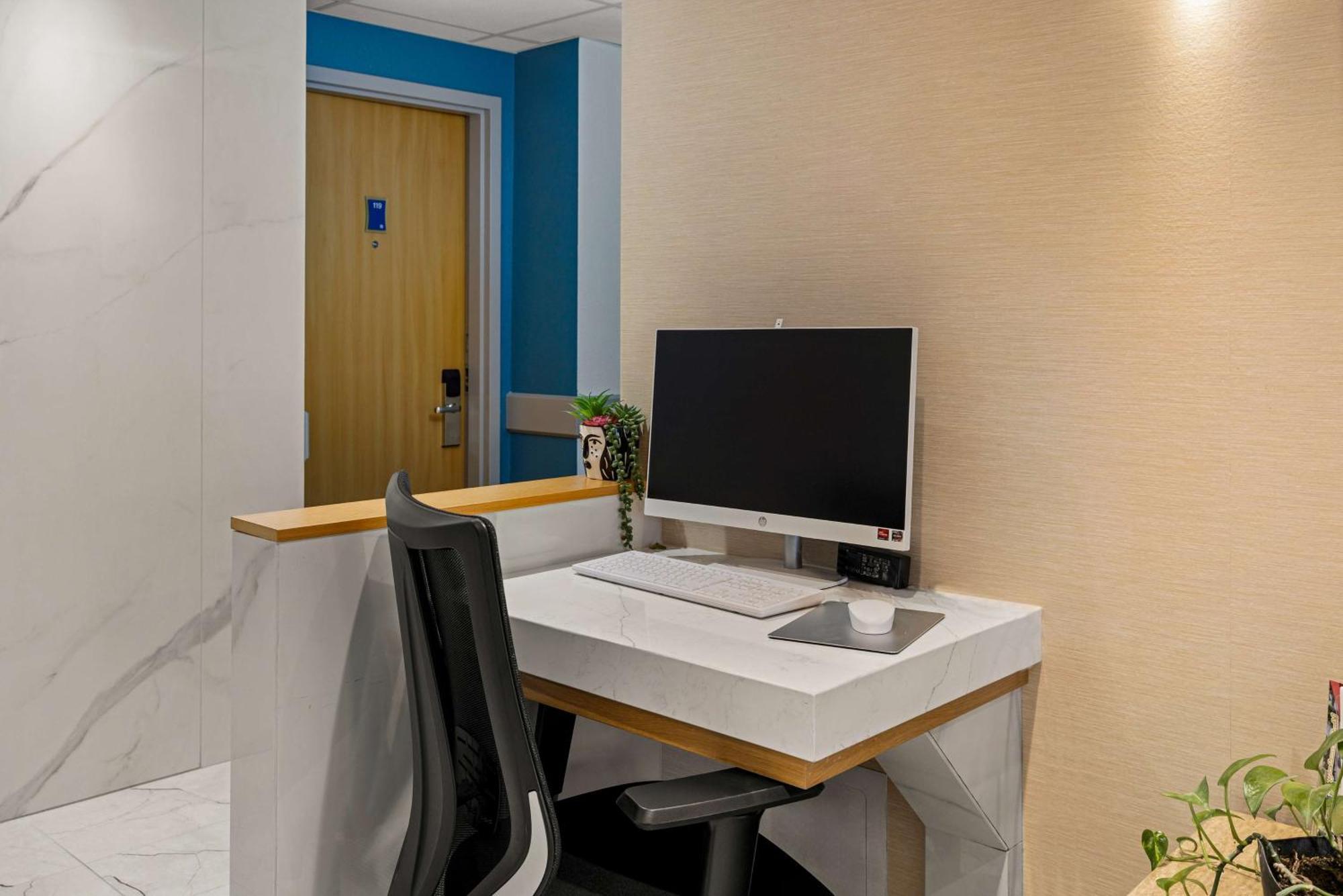 Hotel Surestay By Western Brooks
