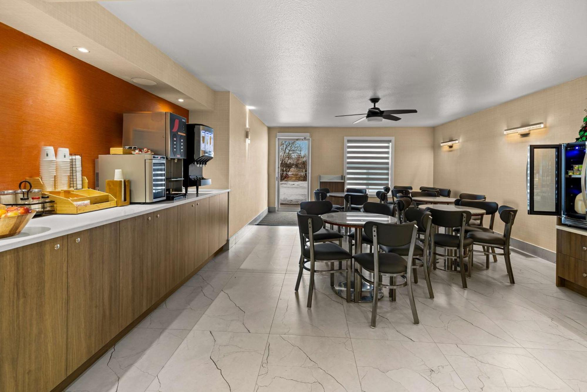 Hotel Surestay By Western Brooks