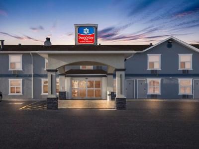 Surestay By Western Hotel Brooks