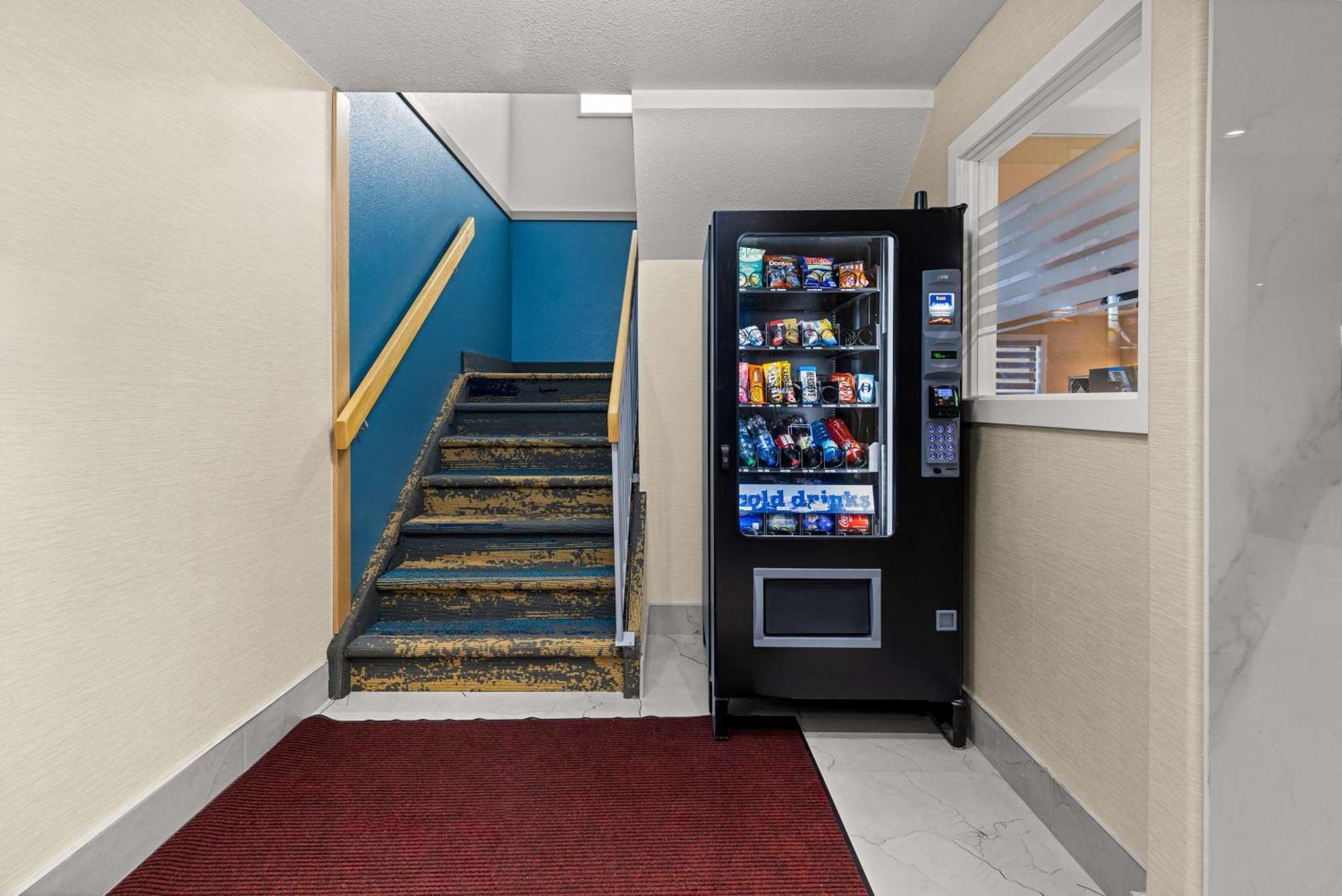 Surestay By Western Hotel Brooks